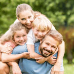 Γονείς και παιδιά attachment parenting, ενσυναίσθηση, ήπια γονεϊκότητα, χαμόγελα, χαρά, ευτυχία